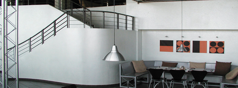 Een strakke wandafwerking geeft een luxe, ruimtelijk en modern effect en past in ieder type interieur.